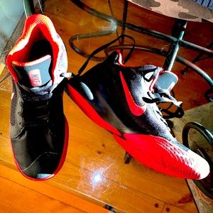 Nike high basketball shoes red & black size 7.5